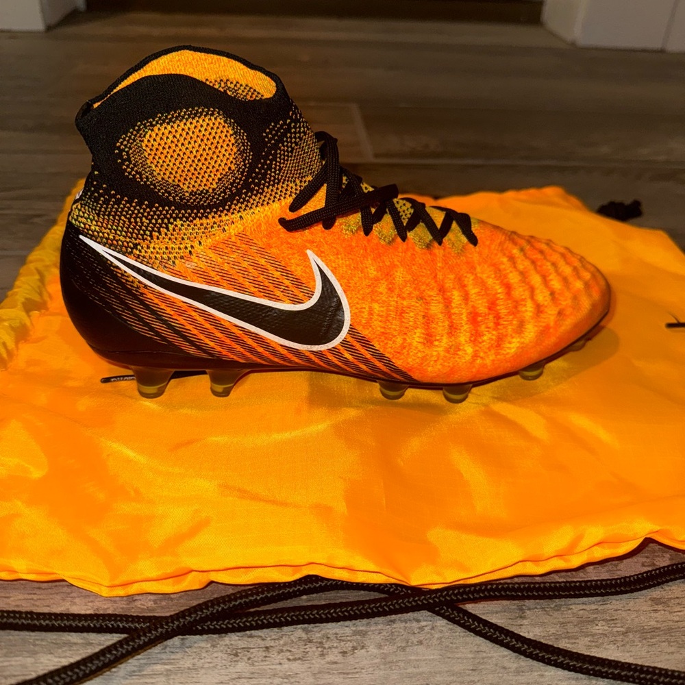 Nike Magista Soccer Cleats